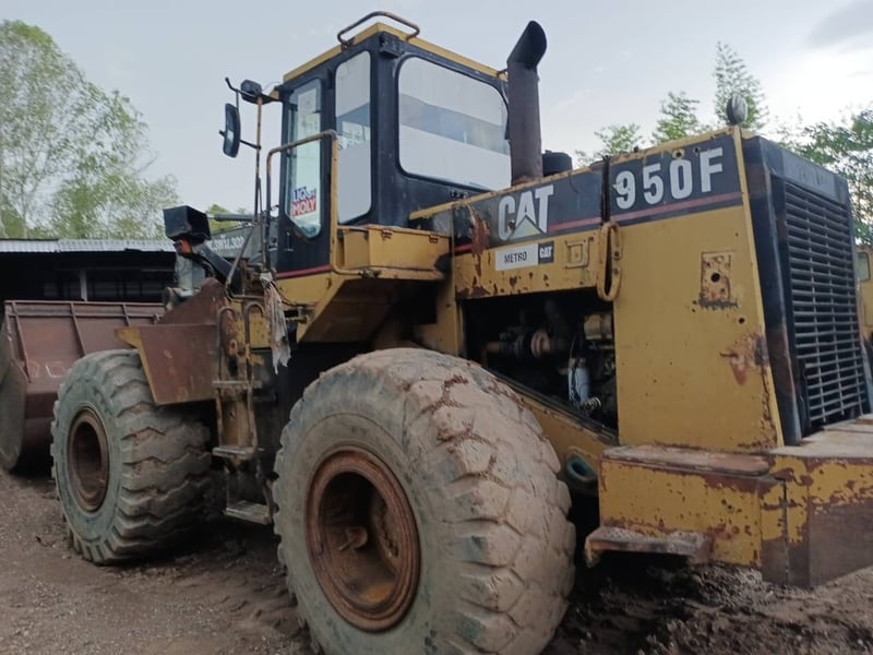  รถตักล้อยาง Cat 950 f 2 สนใจดูรถ 092-608-7999คุณเล็ก