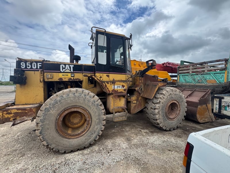  รถตักล้อยาง Cat 950 f 2 สนใจดูรถ 092-608-7999คุณเล็ก