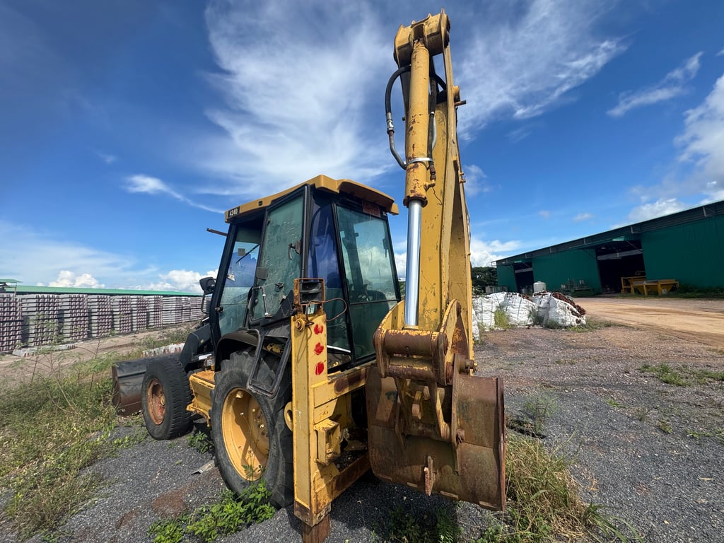 CAT424D ตักหน้าขุดหลังจอดนานเอกสารมีขายตามสภาพ เพลาเดียว ขาย 195000บาท CAT424D ตักหน้าขุดหลังจอดนานเอกสารมีขายตามสภาพ เพลาเดียว ขาย 195000บาท