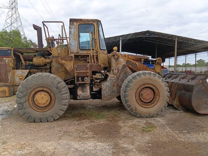 รถตักล้อยางCat 966D