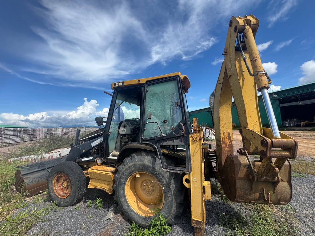 CAT424D ตักหน้าขุดหลังจอดนานเอกสารมีขายตามสภาพ เพลาเดียว ขาย 195000บาท CAT424D ตักหน้าขุดหลังจอดนานเอกสารมีขายตามสภาพ เพลาเดียว ขาย 195000บาท