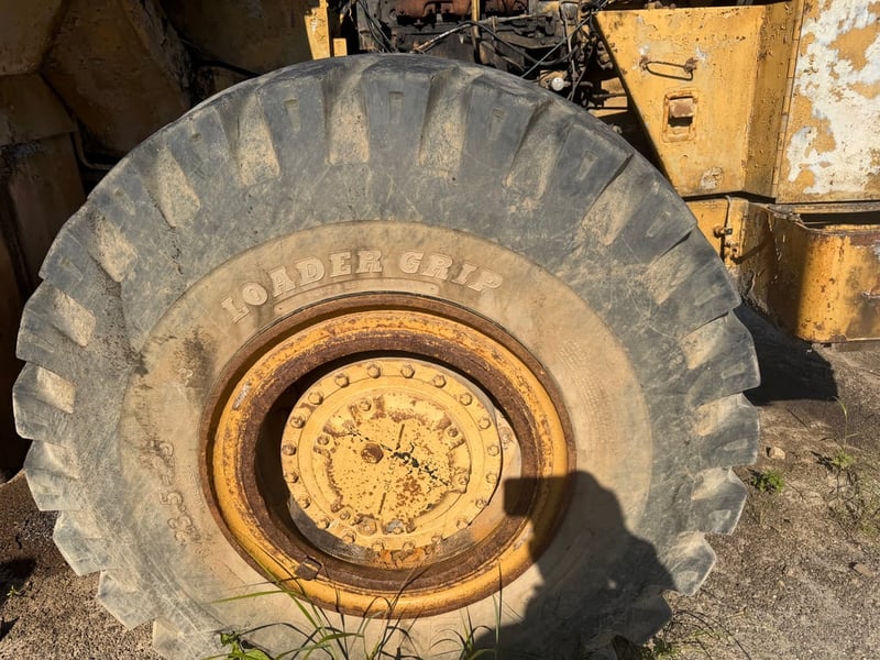 รถตักล้อยางCat 966D