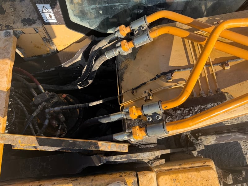 ขาย 650.000บาท แม็คโครซานี่ ปี2012 SY365C 34100Kg 12SY036721378 TS2510178-2012 สภาพพร้อมใช้งานสนใจดูรถจังหวัดแพร่ทะเบียนพร้อม