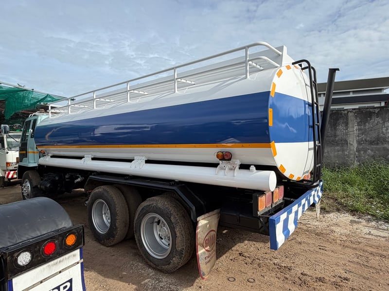 ขาย 550,000 บาท สิบล้อ Isuzu เครื่อง 195 แรง 2 เพลา บรรจุน้ำได้ 15,000 ลิตร มีระบบดูดน้ำ สภาพพร้อมใช้งาน สนใจดูรถที่ร้านเมืองบุรีรัมย์