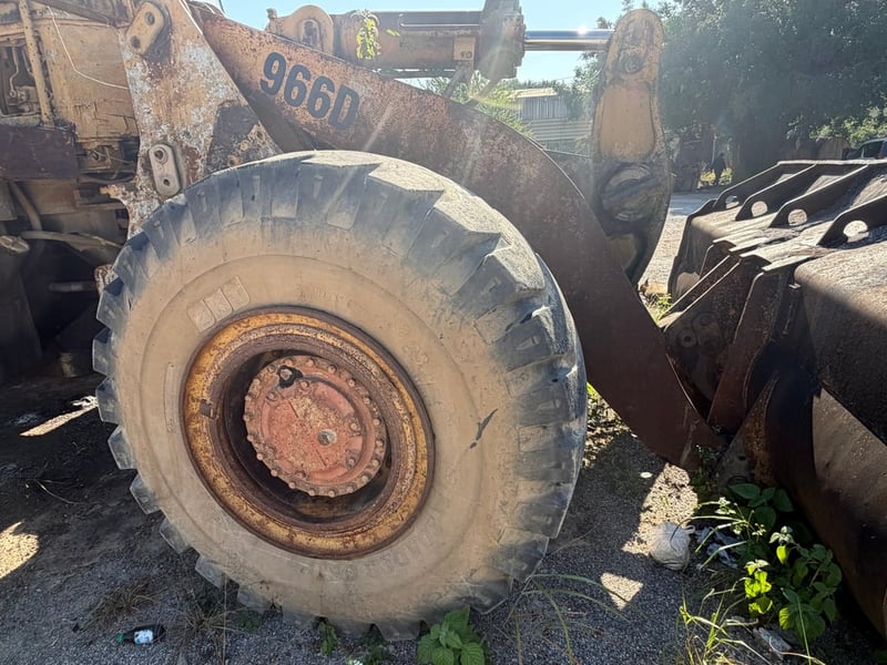 รถตักล้อยางCat 966D