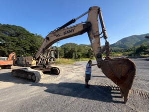 ขาย 650.000บาท แม็คโครซานี่ ปี2012 SY365C 34100Kg 12SY036721378 TS2510178-2012 สภาพพร้อมใช้งานสนใจดูรถจังหวัดแพร่ทะเบียนพร้อม