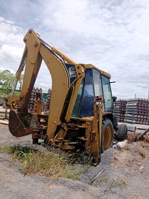 CAT424D ตักหน้าขุดหลังจอดนานเอกสารมีขายตามสภาพ เพลาเดียว ขาย 195000บาท 