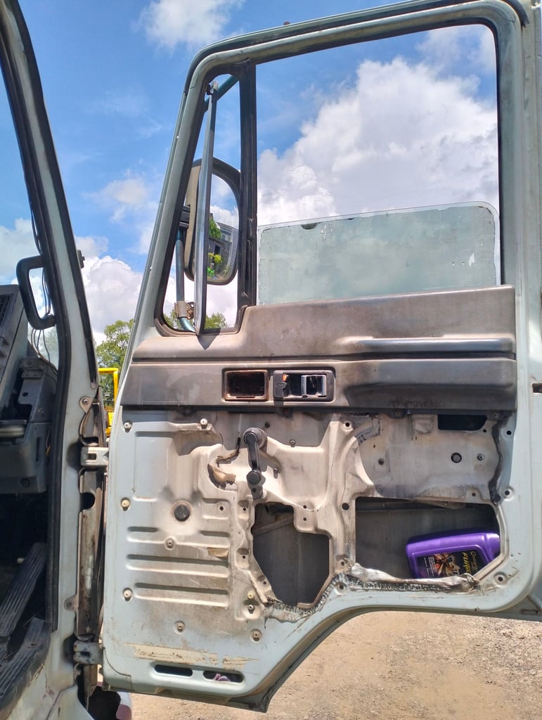 ขาย 480,000 บาท สิบล้อ Isuzu เครื่อง 195 แรง 2 เพลา บรรจุน้ำได้ 15,000 ลิตร มีระบบดูดน้ำ สภาพพร้อมใช้งาน สนใจดูรถที่ร้านเมืองบุรีรัมย์