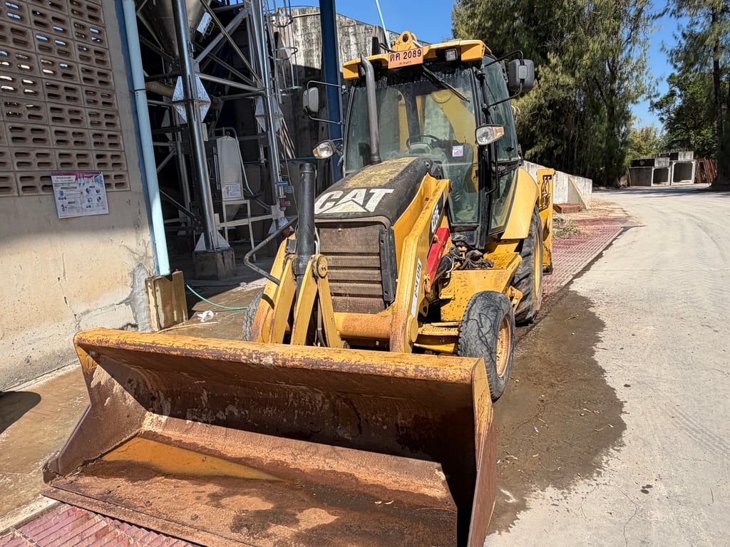 CAT 422Eตักหน้าหลังขุด1,600ชม.เล่มทะเบียน 69 แอร์เย็นๆ ราคา 450,000 บาท ชั่วโมงแท้เช็คศูนย์ได้ครับมือเดียวออกห้าง เครื่องดีแอร์เย็นทะเบียนพร้อม