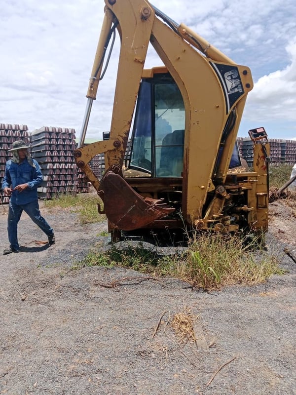 CAT424D ตักหน้าขุดหลังจอดนานเอกสารมีขายตามสภาพ เพลาเดียว ขาย 195000บาท 