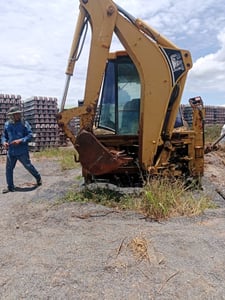 CAT424D ตักหน้าขุดหลังจอดนานเอกสารมีขายตามสภาพ เพลาเดียว ขาย 195000บาท 