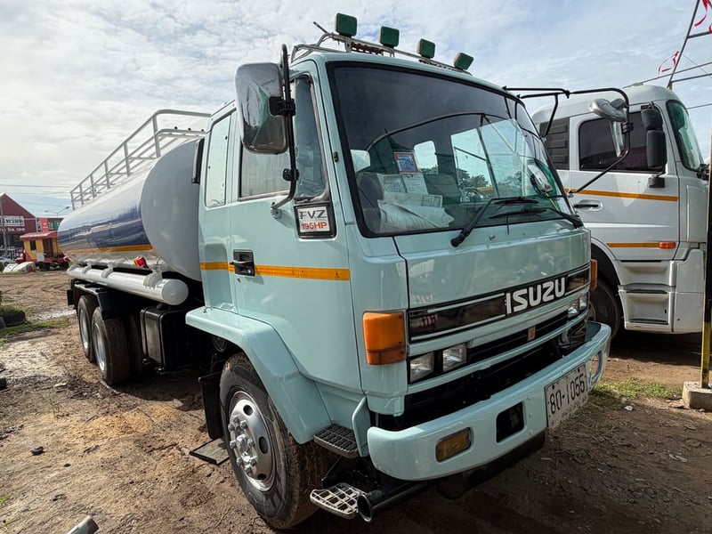 ขาย 550,000 บาท สิบล้อ Isuzu เครื่อง 195 แรง 2 เพลา บรรจุน้ำได้ 15,000 ลิตร มีระบบดูดน้ำ สภาพพร้อมใช้งาน สนใจดูรถที่ร้านเมืองบุรีรัมย์