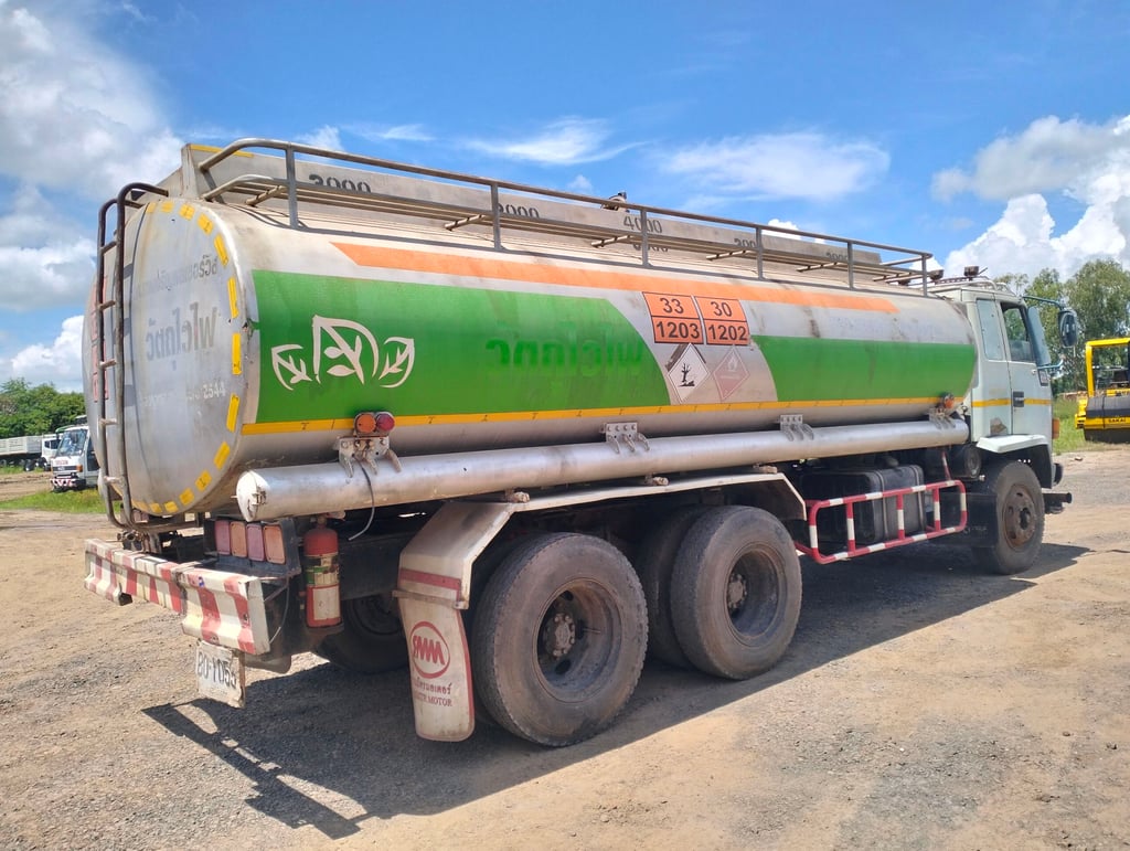 ขาย 480,000 บาท สิบล้อ Isuzu เครื่อง 195 แรง 2 เพลา บรรจุน้ำได้ 15,000 ลิตร มีระบบดูดน้ำ สภาพพร้อมใช้งาน สนใจดูรถที่ร้านเมืองบุรีรัมย์