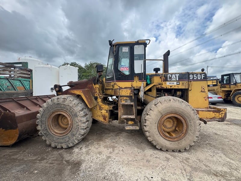  รถตักล้อยาง Cat 950 f 2 สนใจดูรถ 092-608-7999คุณเล็ก