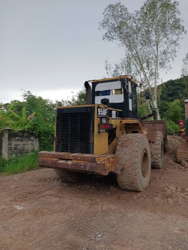  รถตักล้อยาง Cat 950 f 2 สนใจดูรถ 092-608-7999คุณเล็ก