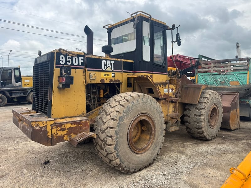 ขาย 470,000 บาท รถตักล้อยาง Cat 950 f 2 สนใจดูรถ 092-608-7999คุณเล็ก