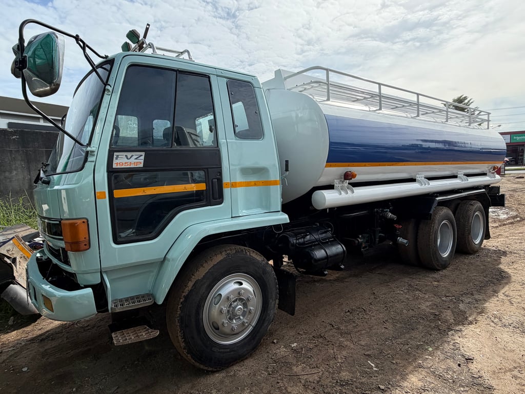 ขาย 550,000 บาท สิบล้อ Isuzu เครื่อง 195 แรง 2 เพลา บรรจุน้ำได้ 15,000 ลิตร มีระบบดูดน้ำ สภาพพร้อมใช้งาน สนใจดูรถที่ร้านเมืองบุรีรัมย์ ขาย 550,000 บาท สิบล้อ Isuzu เครื่อง 195 แรง 2 เพลา บรรจุน้ำได้ 15,000 ลิตร มีระบบดูดน้ำ สภาพพร้อมใช้งาน สนใจดูรถที่ร้านเมืองบุรีรัมย์