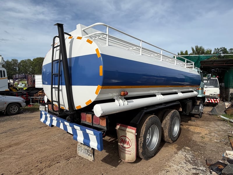 ขาย 550,000 บาท สิบล้อ Isuzu เครื่อง 195 แรง 2 เพลา บรรจุน้ำได้ 15,000 ลิตร มีระบบดูดน้ำ สภาพพร้อมใช้งาน สนใจดูรถที่ร้านเมืองบุรีรัมย์