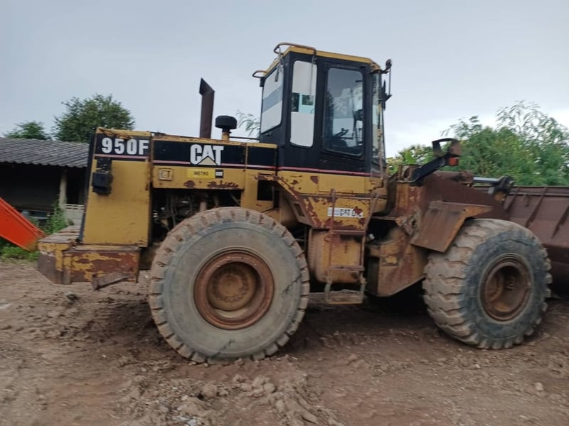  รถตักล้อยาง Cat 950 f 2 สนใจดูรถ 092-608-7999คุณเล็ก