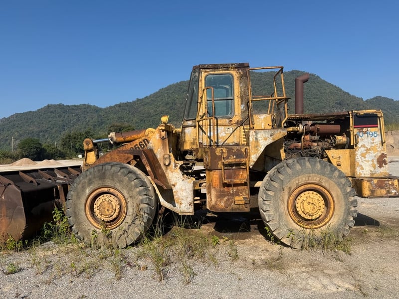 รถตักล้อยางCat 966D