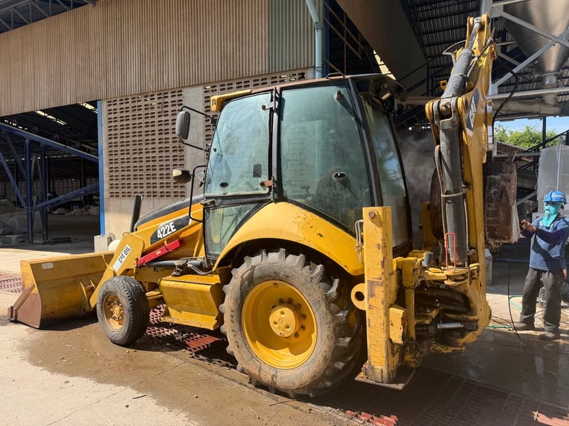 CAT 422Eตักหน้าหลังขุด1,600ชม.เล่มทะเบียน 69 แอร์เย็นๆ ราคา 450,000 บาท ชั่วโมงแท้เช็คศูนย์ได้ครับมือเดียวออกห้าง เครื่องดีแอร์เย็นทะเบียนพร้อม
