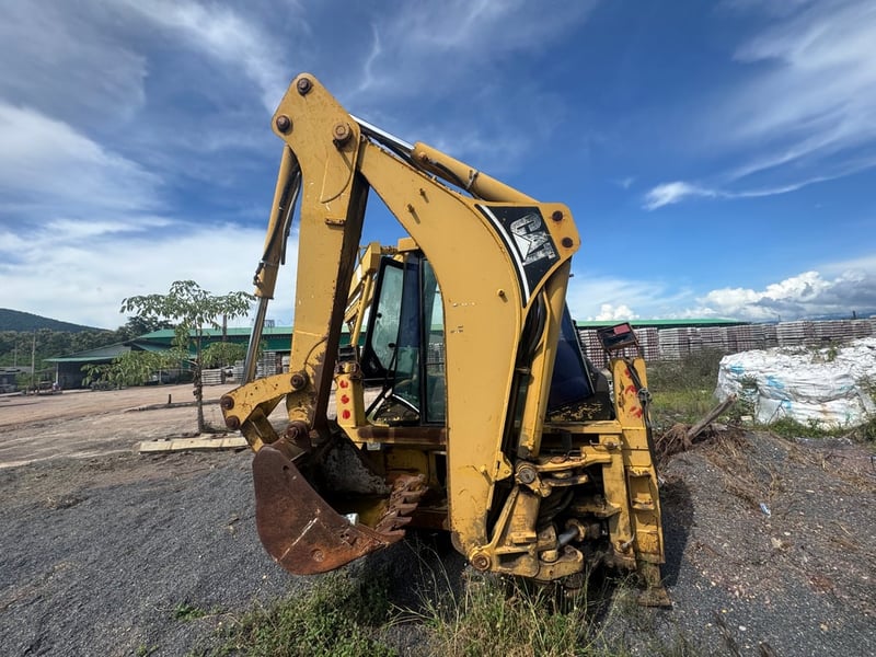 CAT424D ตักหน้าขุดหลังจอดนานเอกสารมีขายตามสภาพ เพลาเดียว ขาย 195000บาท 