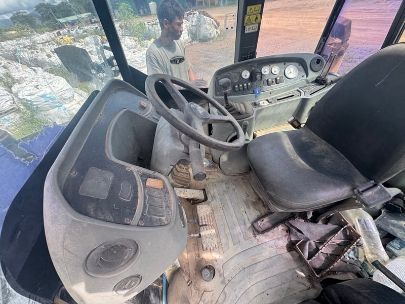 CAT424D ตักหน้าขุดหลังจอดนานเอกสารมีขายตามสภาพ เพลาเดียว ขาย 195000บาท 