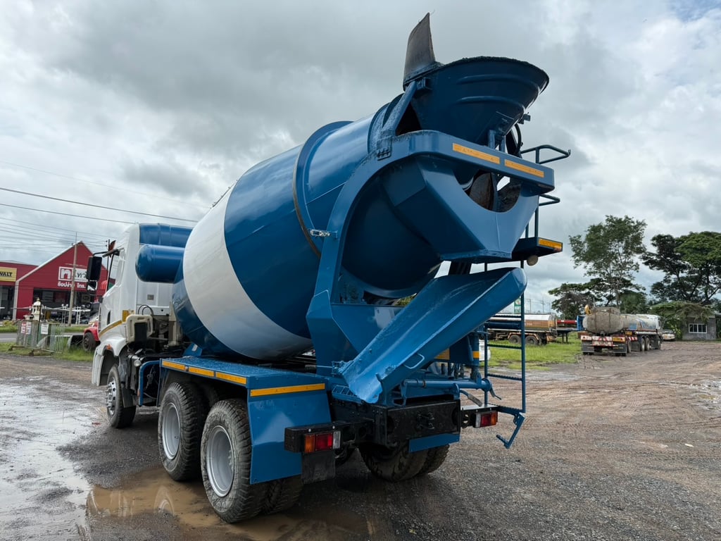 รถโม่ปูนซานี่326แรง