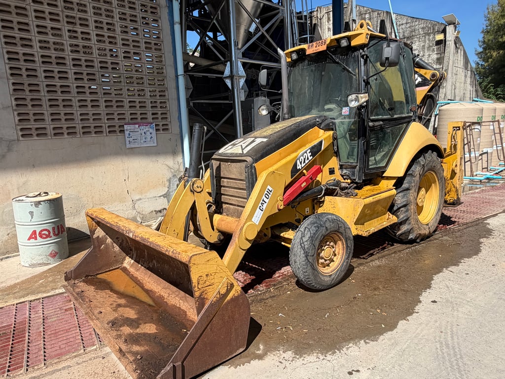 CAT 422Eตักหน้าหลังขุด1,600ชม.เล่มทะเบียน 69 แอร์เย็นๆ ราคา 450,000 บาท ชั่วโมงแท้เช็คศูนย์ได้ครับมือเดียวออกห้าง เครื่องดีแอร์เย็นทะเบียนพร้อม
