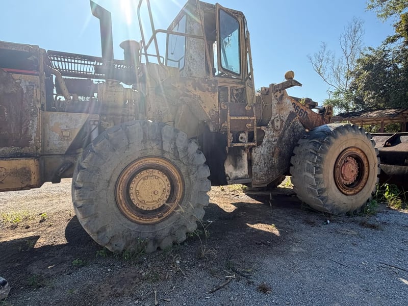 รถตักล้อยางCat 966D