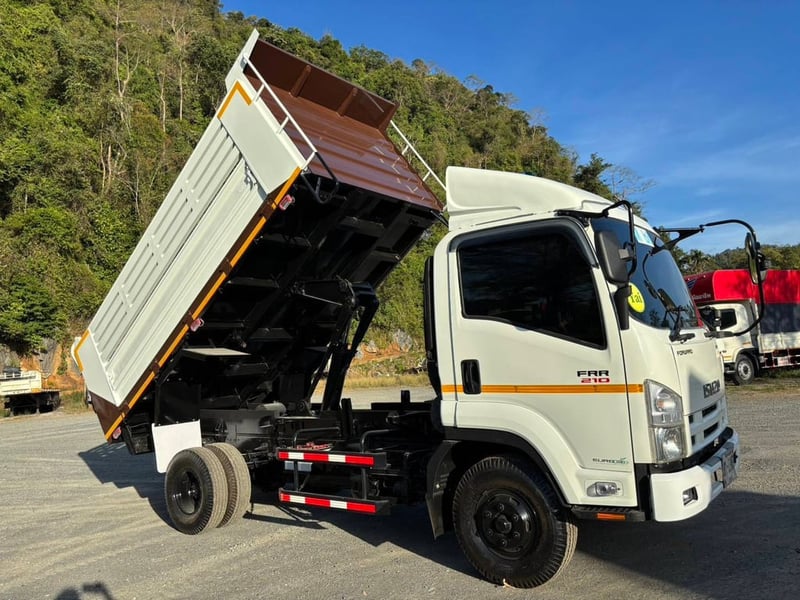 ISUZU FRR 210แรงม้า รถบรรทุก 6ล้อ ดั้มพ์ ปี2017 เลขไมล์น้อยกว่า 500,000 กม. ISUZU FRR 210แรงม้า รถบรรทุก 6ล้อ ดั้มพ์ ปี2017 เลขไมล์น้อยกว่า 500,000 กม.