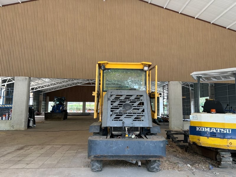 รถตัก 0.5 คิว ชั่วโมงน้อย พร้อมใช้งาน สอบถามรายละเอียดเพิ่มเติมได้ 0868449044