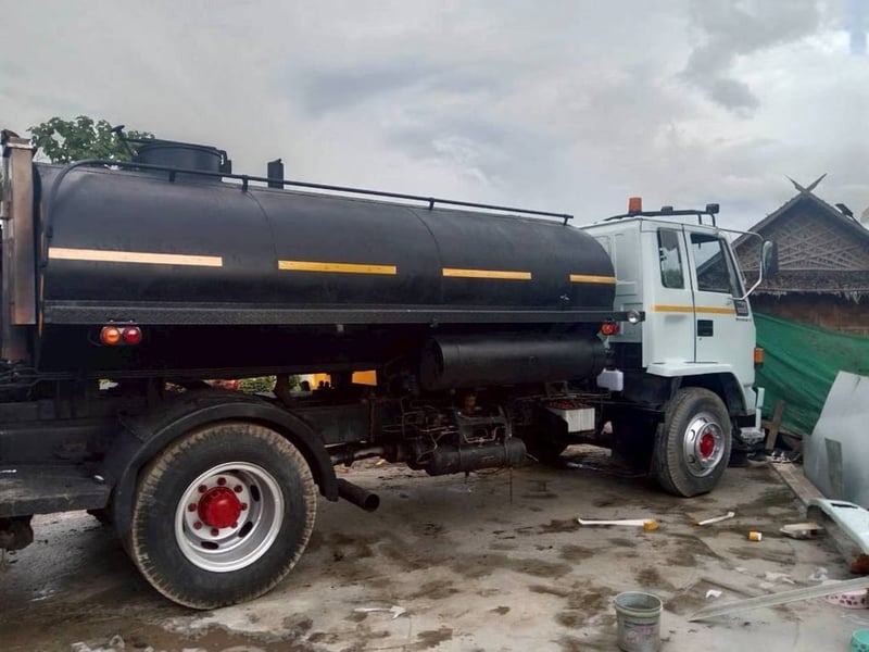 ISUZU FTR23HR 195แรงม้า รถบรรทุก 6ล้อ บรรทุกของเหลวสเปรย์ยาง ISUZU FTR23HR 195แรงม้า รถบรรทุก 6ล้อ บรรทุกของเหลวสเปรย์ยาง