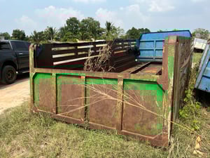 กระบะดั้ม คัสสีเทียน 84 เซนติเมตร  ขนาด 6.1x2.5x1.3 เมตร  พื้นสวย  ไม่มีกระบอกดั้ม โทร 0868449044