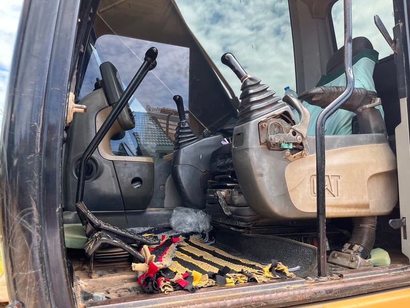 Cat320D ค.6 สูบ เครื่องดี ปั้มแรง ช่วงล่างเต็ม เล่มทะเบียน สอบถามรายละเอียดเพิ่มเติมได้ 0868449044