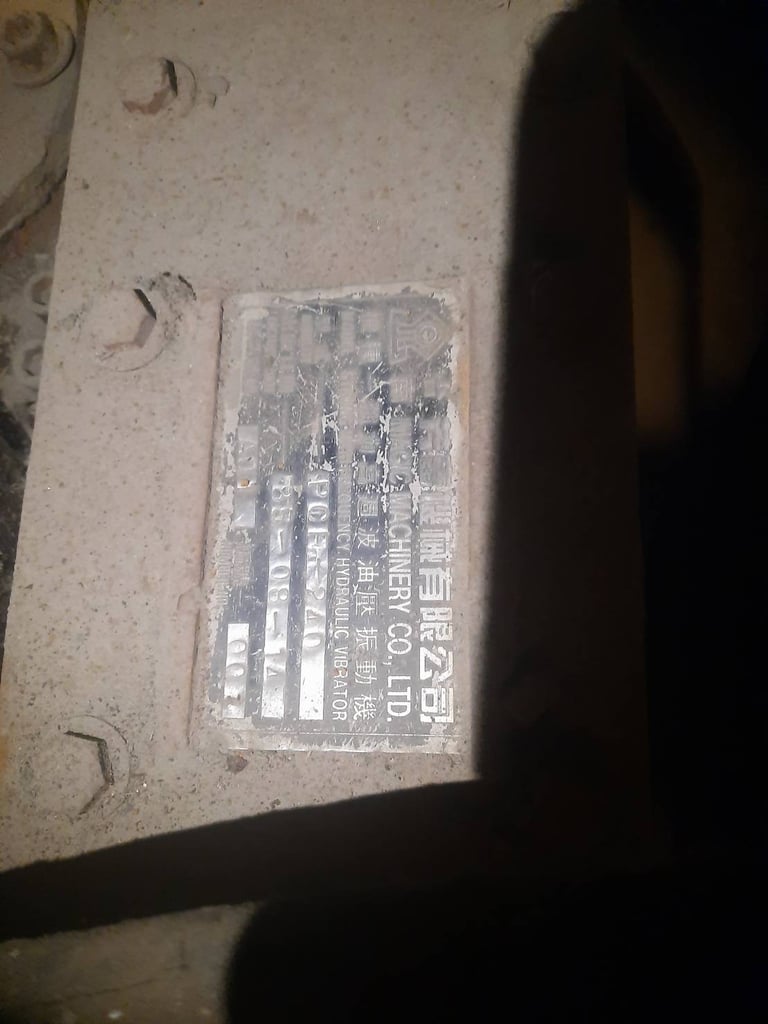 หัวคีบ วายโบ ใส่ แมคโค 300 สภาพดี หัวคีบ วายโบ ใส่ แมคโค 300 สภาพดี