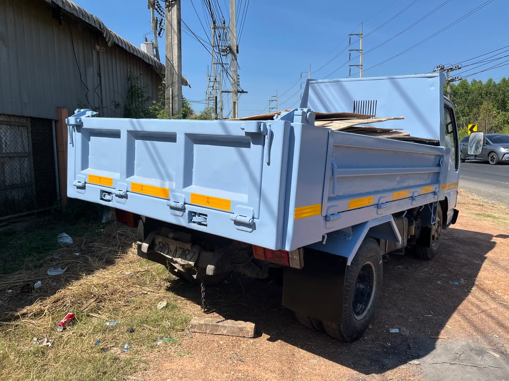 รถหกล้อดั้ม 3 คิว  เล่ม ม.79 โทร 0868449044 