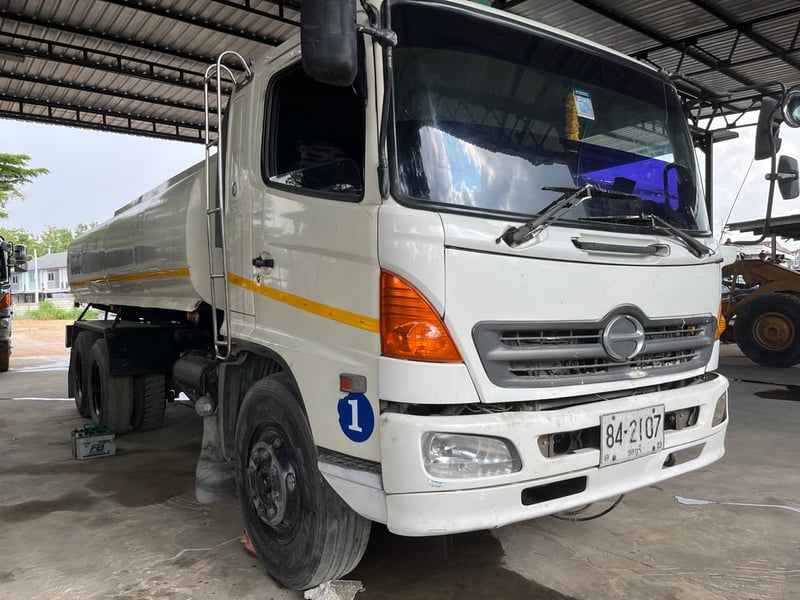 HINO FM 212แรงม้า รถบรรทุก 10ล้อ บรรทุกน้ำ ปี2006 เลขไมล์น้อยกว่า 500,000 กม.