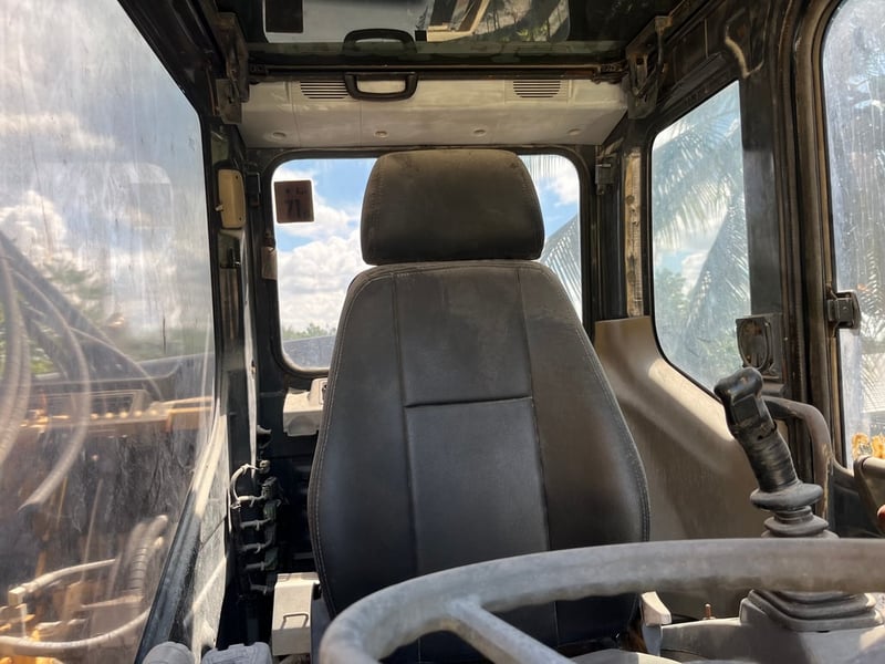 แมคโคร ล้อยาง pw 160-7k ใช้งานน้อย สวยเดิม โทร 0868449044