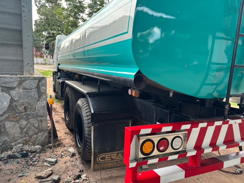 HINO FM 212แรงม้า รถบรรทุก 10ล้อ บรรทุกน้ำ 15000 ลิตร โทร 0868449044 HINO FM 212แรงม้า รถบรรทุก 10ล้อ บรรทุกน้ำ 15000 ลิตร โทร 0868449044