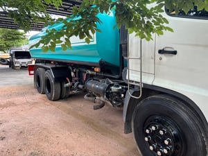 HINO FM 212แรงม้า รถบรรทุก 10ล้อ บรรทุกน้ำ 15000 ลิตร โทร 0868449044 HINO FM 212แรงม้า รถบรรทุก 10ล้อ บรรทุกน้ำ 15000 ลิตร โทร 0868449044