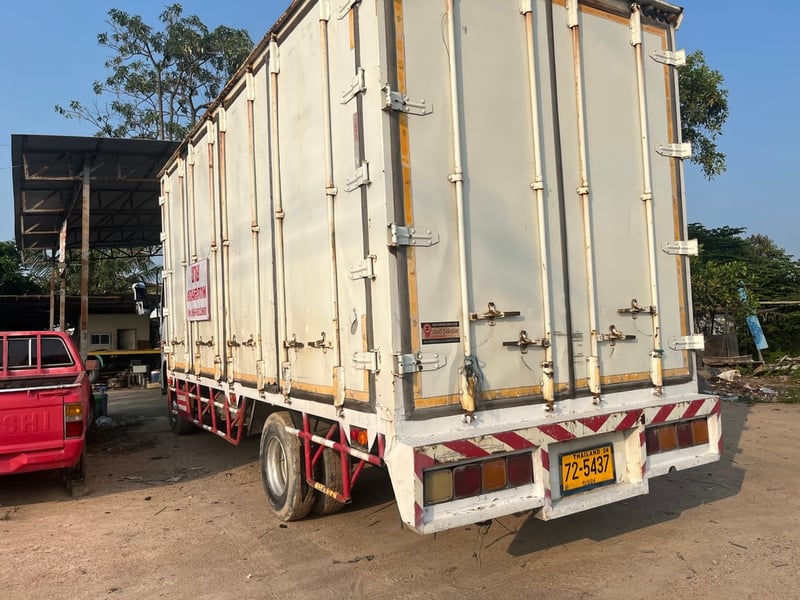ISUZU FRR 175แรงม้า รถบรรทุก 6ล้อ ตู้แห้ง ปี2014 เลขไมล์น้อยกว่า 500,000 กม.