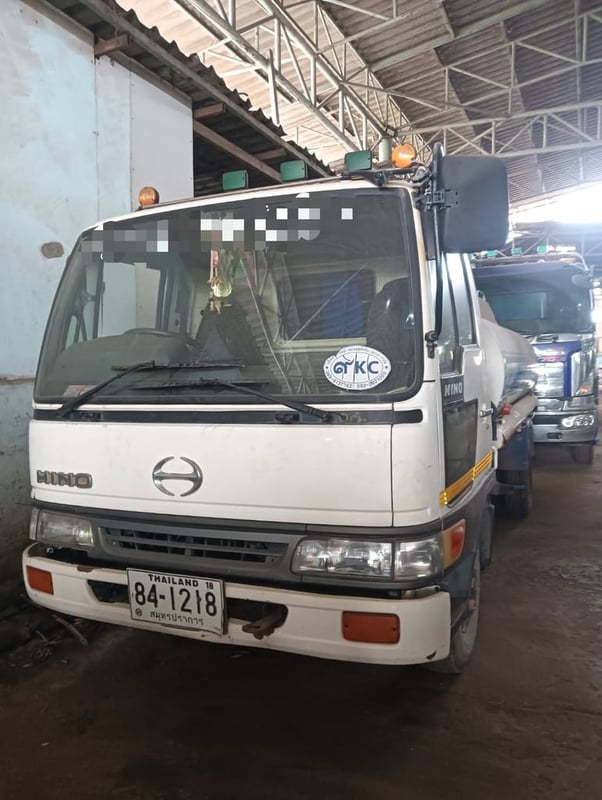 รถหกล้อถัวนำ้ 5000 ลิตร ค.Jo5C เล่ม ม.79 ถังไม่ผุ ไม่รั่ว เล่ม ม.79 โทร 0868449044