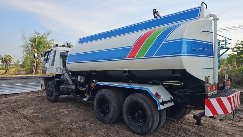 HINO FM227  บรรทุกน้ำ 15000 ลิตร  โทร 0868449044