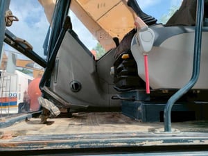 แมคโครบูมยาว 18 เมตร  ใช้งานน้อย 2700 ชั่วโมง โทร 0868449044