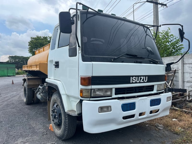 ISUZU FTR 240แรงม้า รถบรรทุก 6ล้อ บรรทุกน้ำ ถังสแตนเลสบรรจุ 5000 ลิตร 
