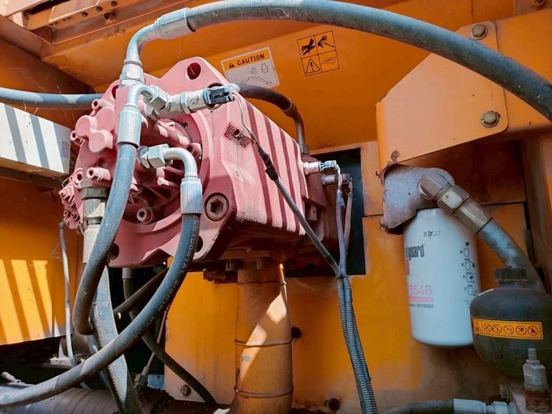 แมคโครบูมยาว 18 เมตร  ใช้งานน้อย 2700 ชั่วโมง โทร 0868449044