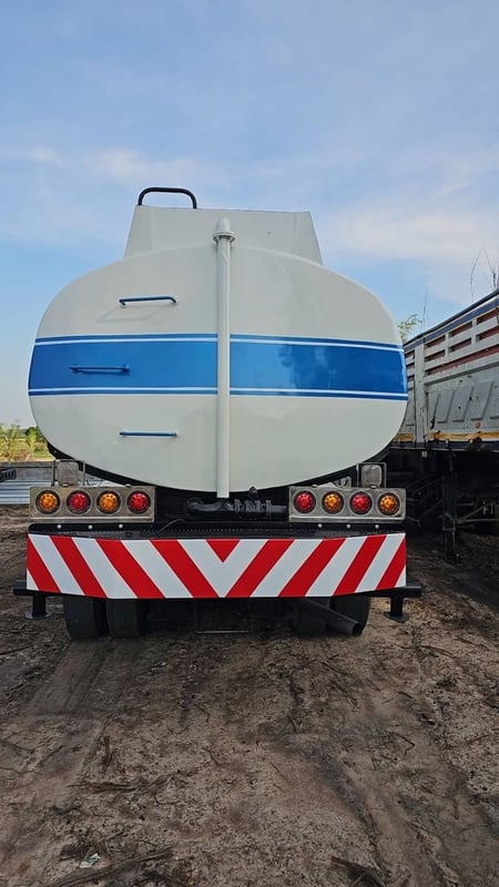 HINO FM227  บรรทุกน้ำ 15000 ลิตร  โทร 0868449044