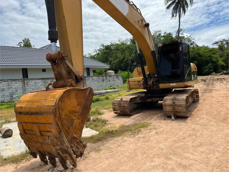 Cat320D ค.6 สูบ เครื่องดี ปั้มแรง ช่วงล่างเต็ม เล่มทะเบียน สอบถามรายละเอียดเพิ่มเติมได้ 0868449044