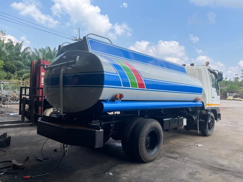 HINO FC 150แรงม้า รถบรรทุก 6ล้อ บรรทุกน้ำ ปี1997 เลขไมล์น้อยกว่า 500,000 กม.